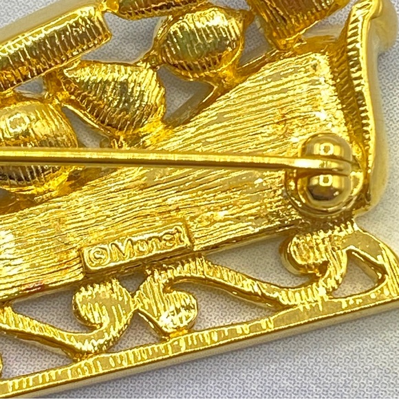 MONET Santa Sleigh Brooch Gold Tone Rhinestone Christmas Gifts - Picture 3 of 6